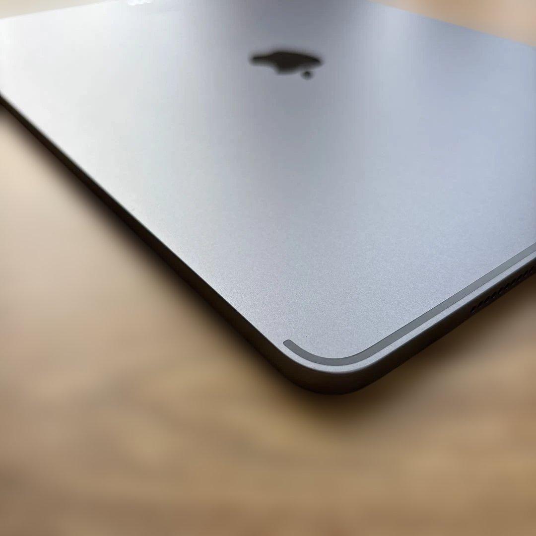 Apple iPad Pro 12.9インチとiPhone15のセット