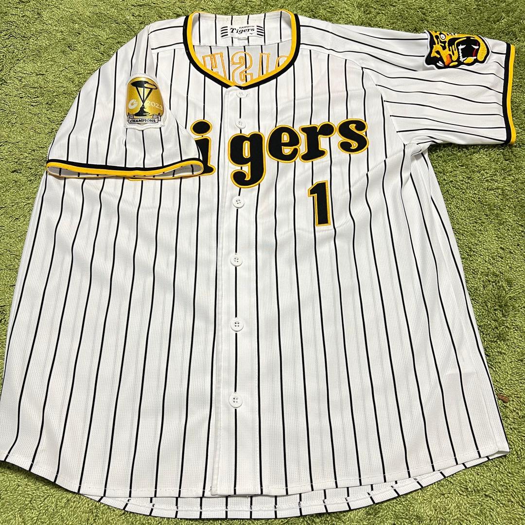 森下翔太チャンピオンエンブレム付き阪神タイガースユニフォーム Mサイズ