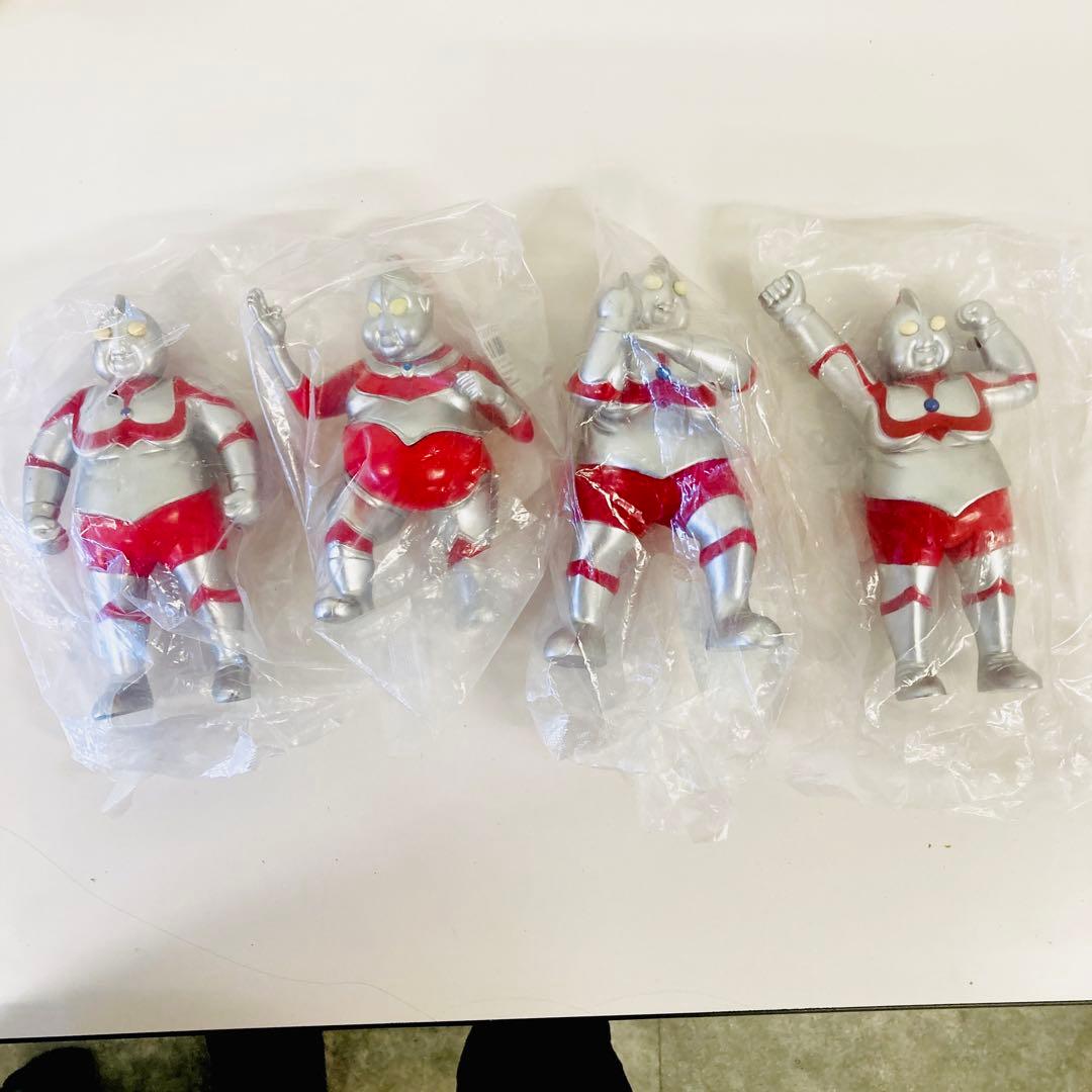 帰ってきた‼︎デ○トラマン‼︎フィギュア4体セット売り