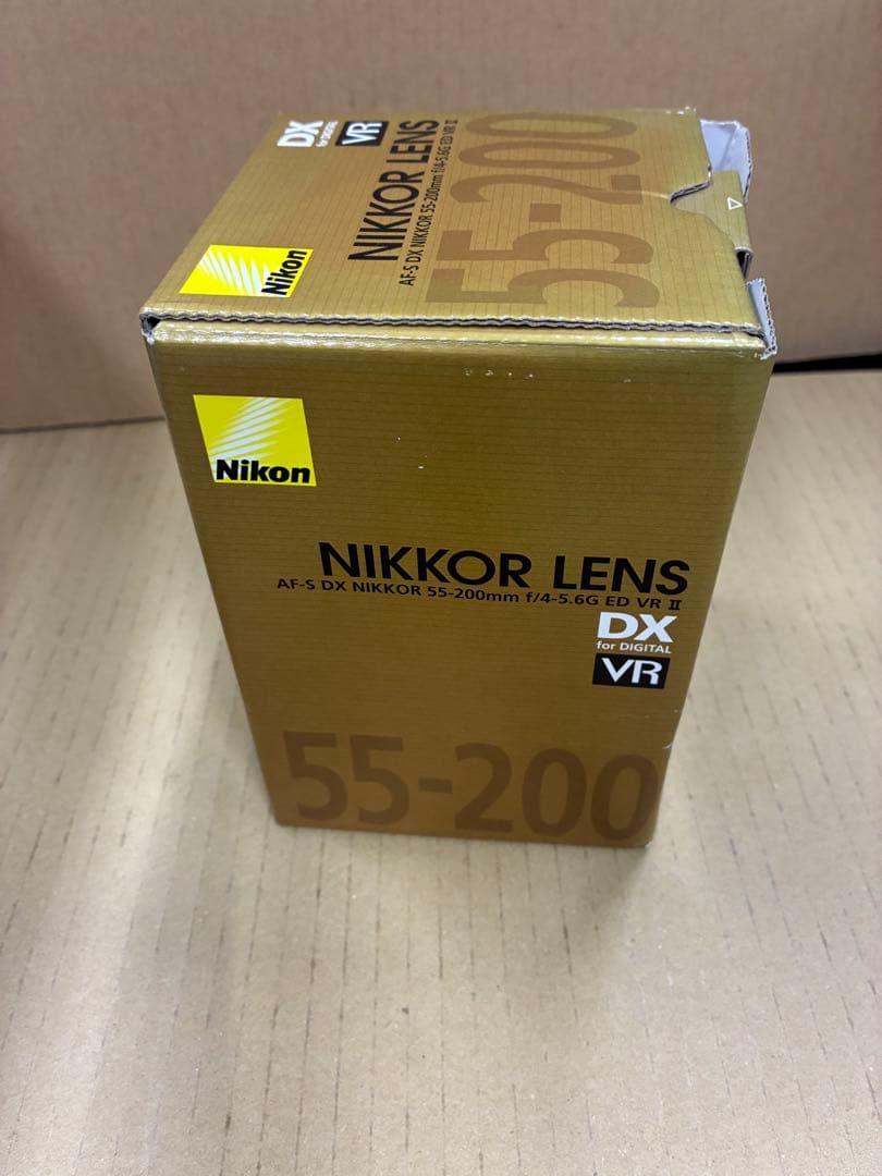 新品 Nikon 55-200mm f/4-5.6G ED VR II箱ダメージ