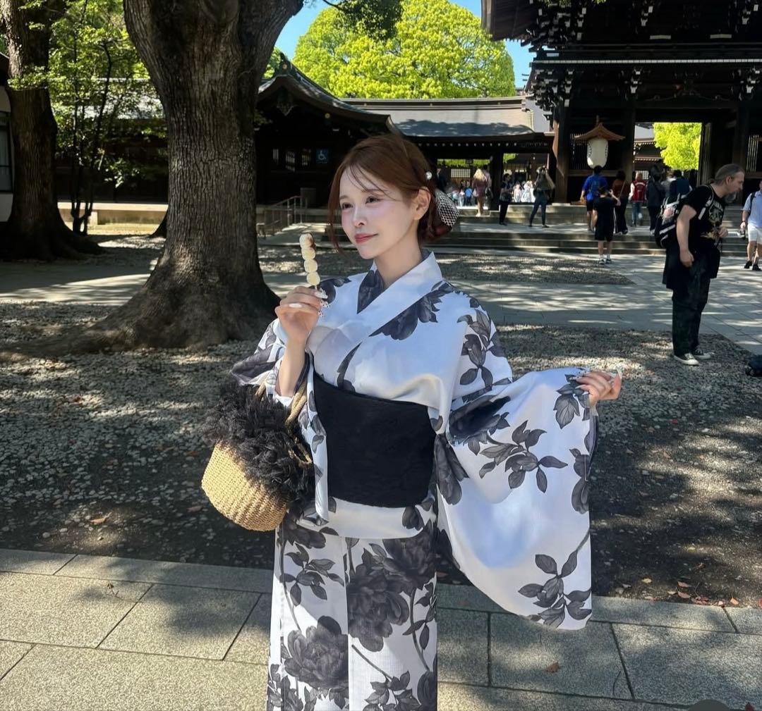 【人気完売】白黒花柄 浴衣　ナイスクラップ