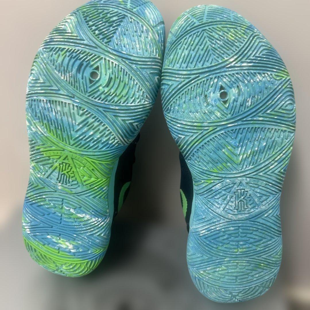 シューズ(男性用) Kyrie 5 ufo