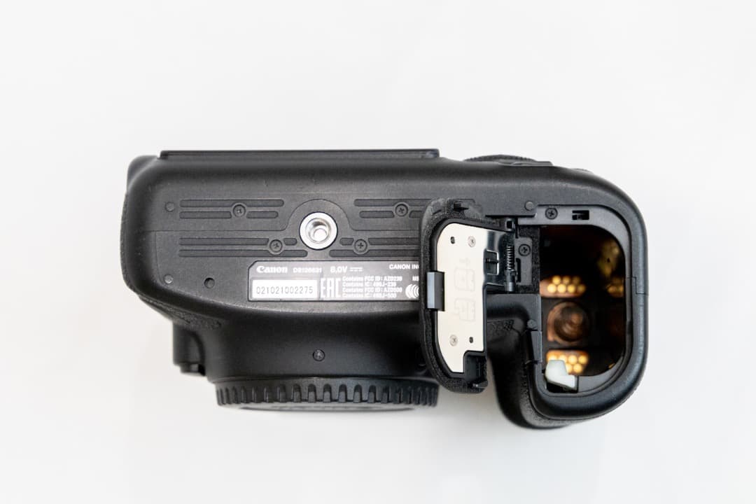 キヤノン EOS 6D mark2 美品完動品 付属品全部 ショット数57450