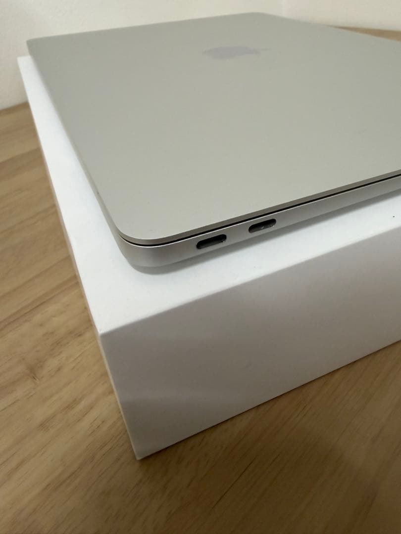 【極美品】MacBook Air 13インチ 2019 8GB 256GB