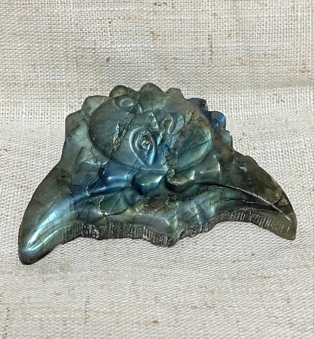 太陽と三日月の置物　天然石ラブラドライト