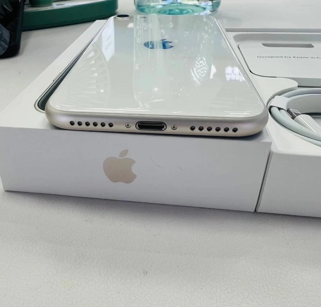 【期間限定／超美品】iPhone SE3 256GB｜SIMフリーホワイトモデル