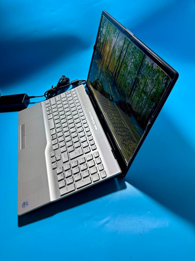 富士通 LIFEBOOK AH56/E2 i7 10510U SSD 2TB