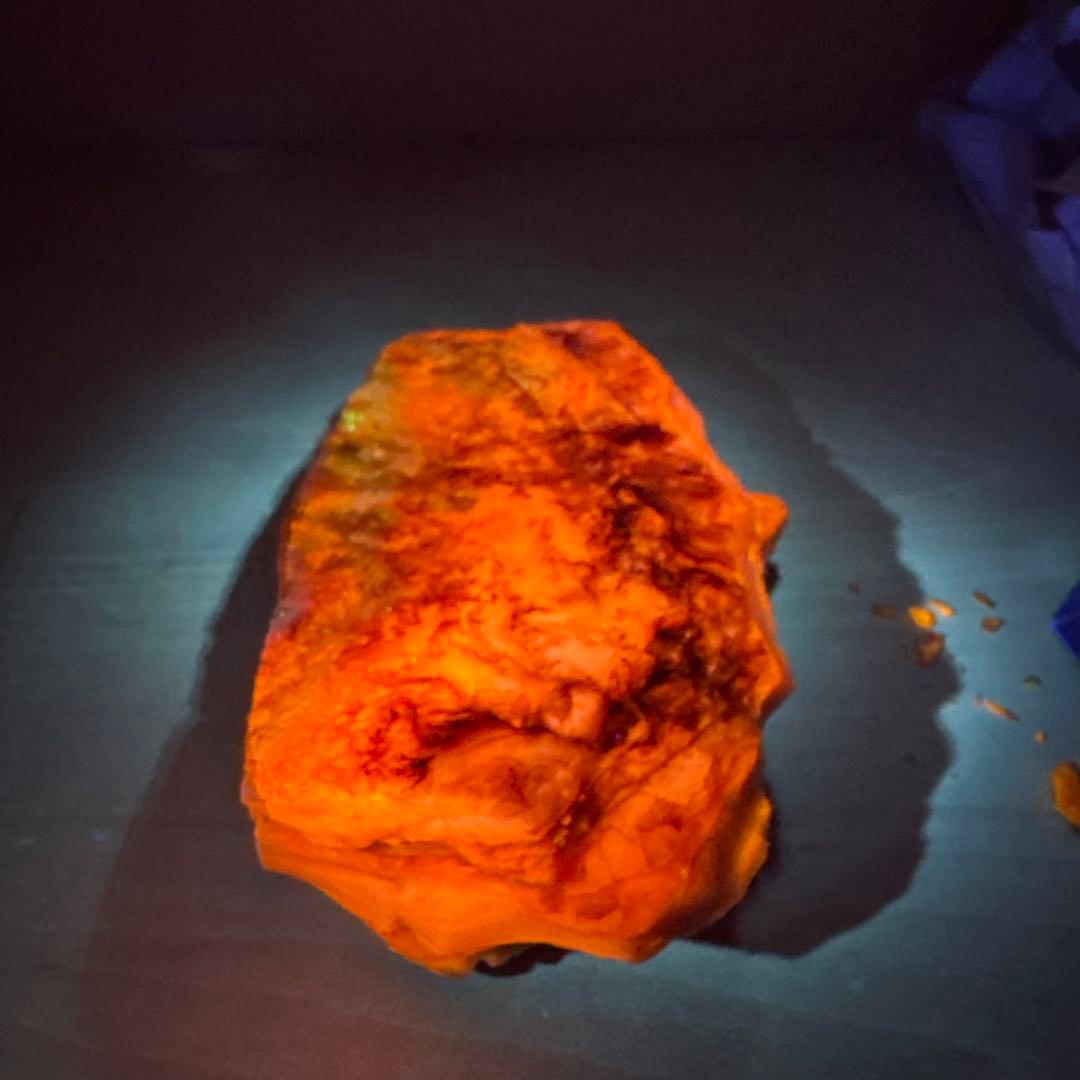 北海道石　然別オパール　蛍光オパール903ｇ