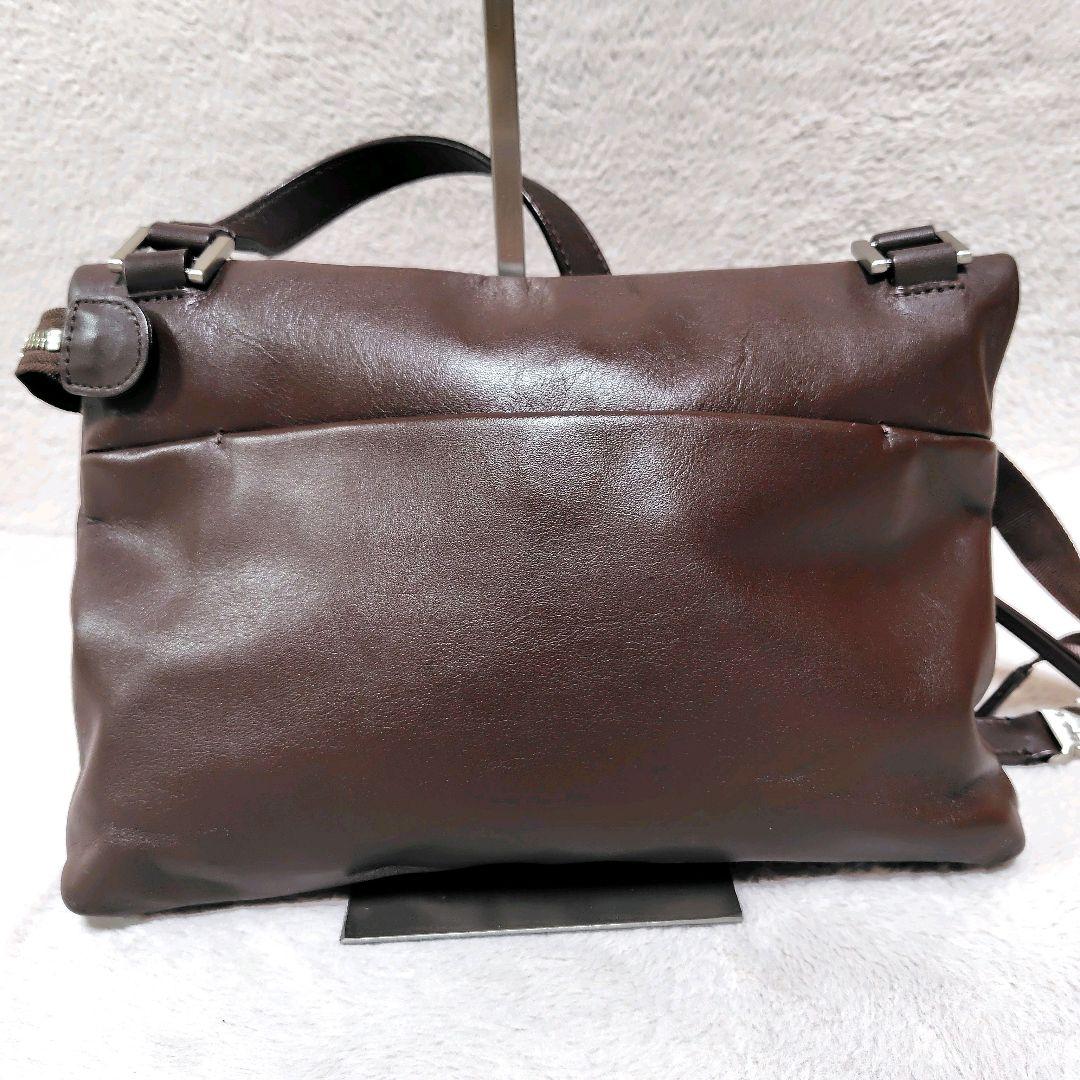 美品✨　アニエスベー　ショルダーバッグ　ブラウン　斜め掛け　ロゴ型押し　ジップ