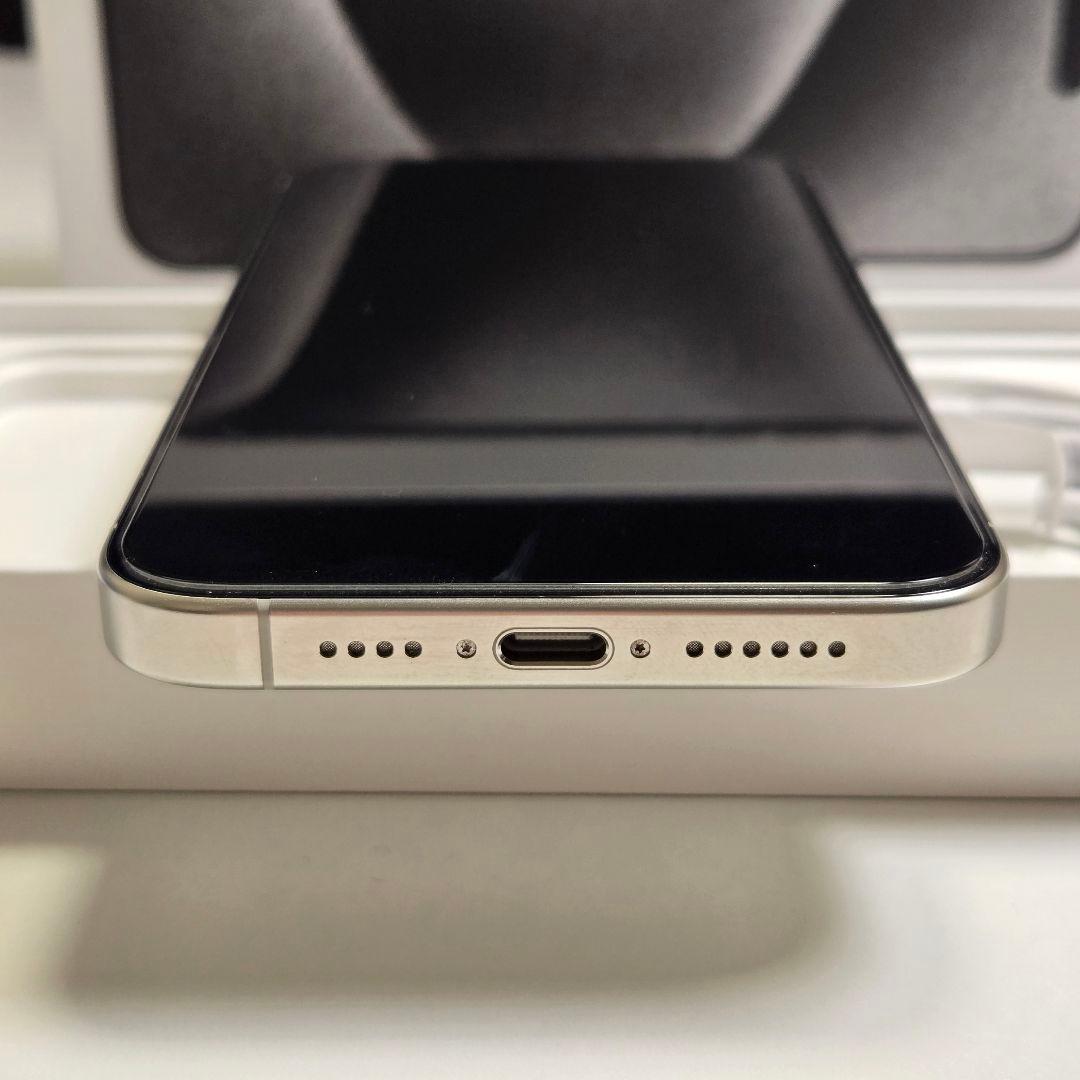 美品 iPhone 15 Pro max 256GB ホワイトチタニウム