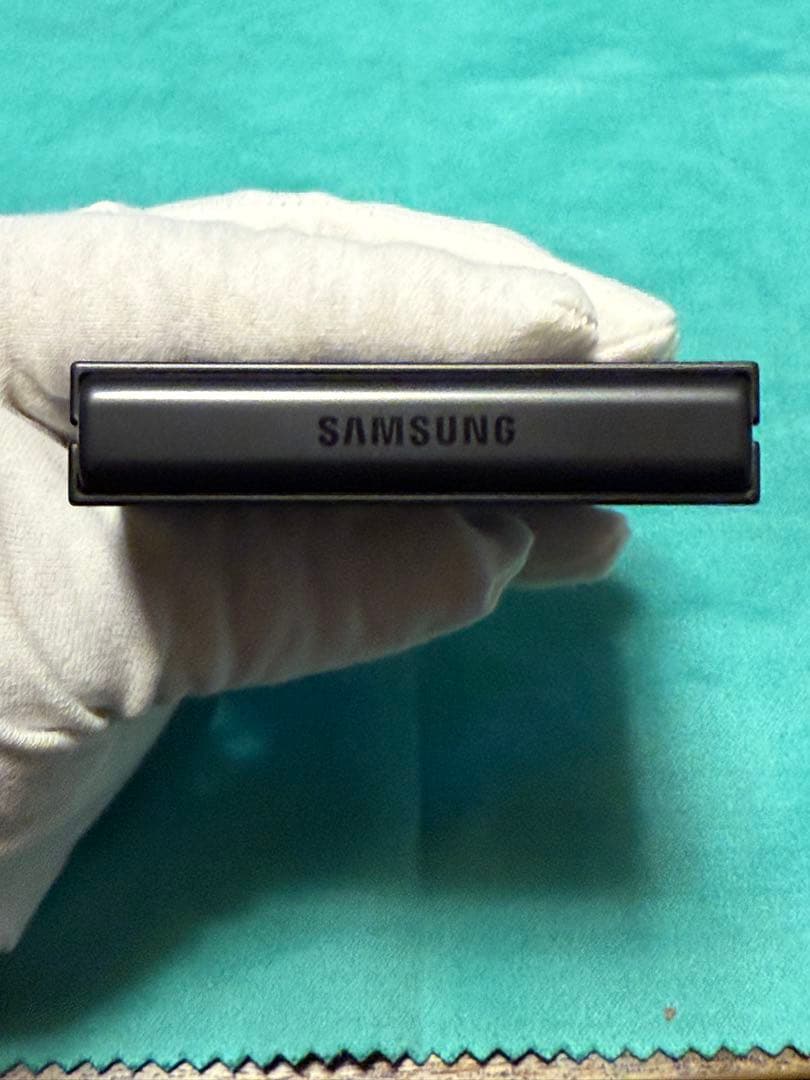 Galaxy Z flip 6 国内版256GB クラフテッドブラック限定カラー