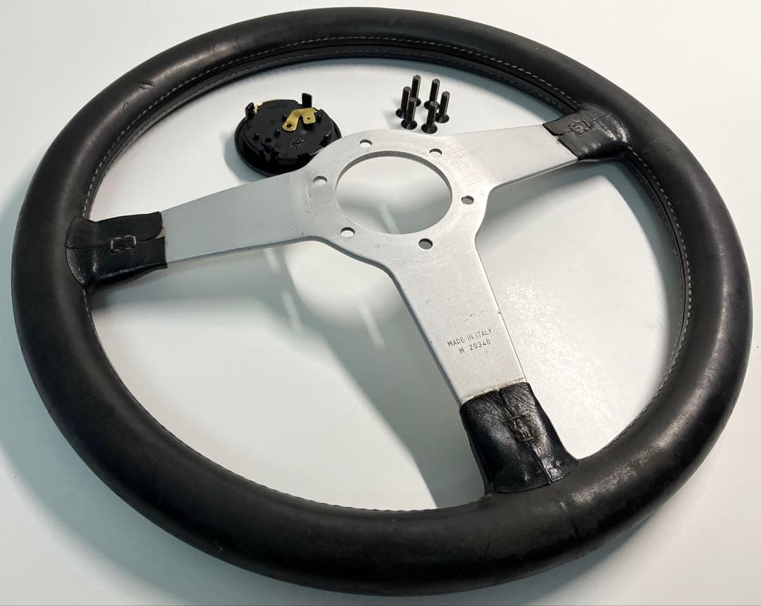 フェラーリ MOMO モモ ステアリング 365BB/ホーンボタン/NARDI