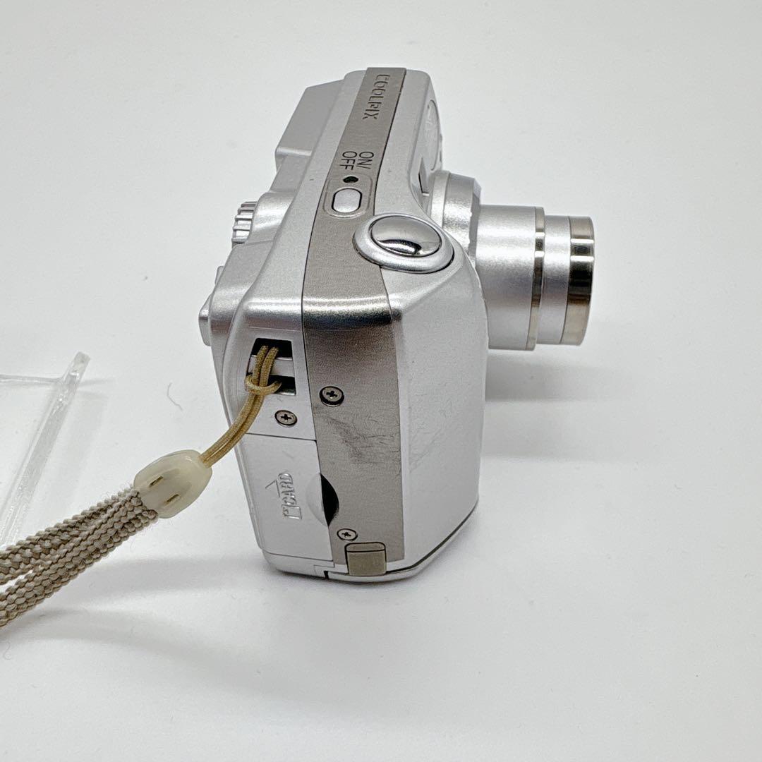NIkON クールピクス 7600単三電池使用 デジタルカメラ