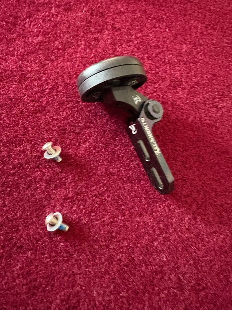 シマノプロ　ステルスカーブドサドル　142mm