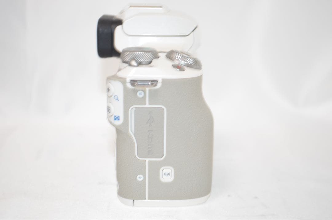 ★お洒落ホワイト♪高性能ミラーレス！スマホ転送OK★キヤノン Kiss M