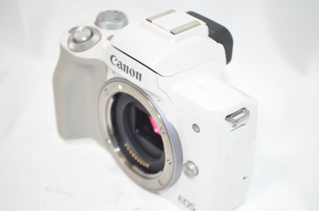 ★お洒落ホワイト♪高性能ミラーレス！スマホ転送OK★キヤノン Kiss M