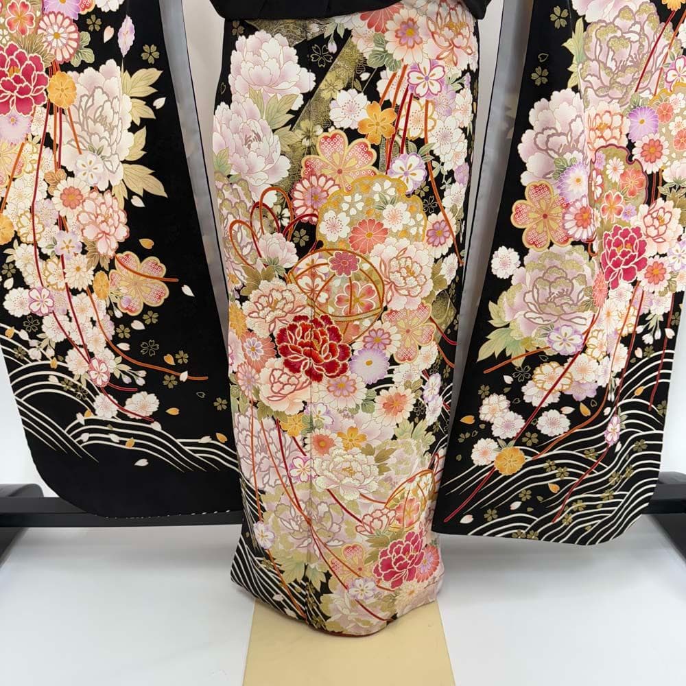 振袖 正絹 黒 古典花柄 裄68.3㎝ 成人式 中古 c-79