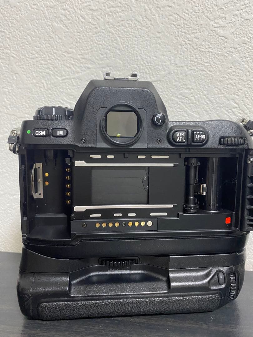 Nikon F100フィルムカメラ　グリップ付き