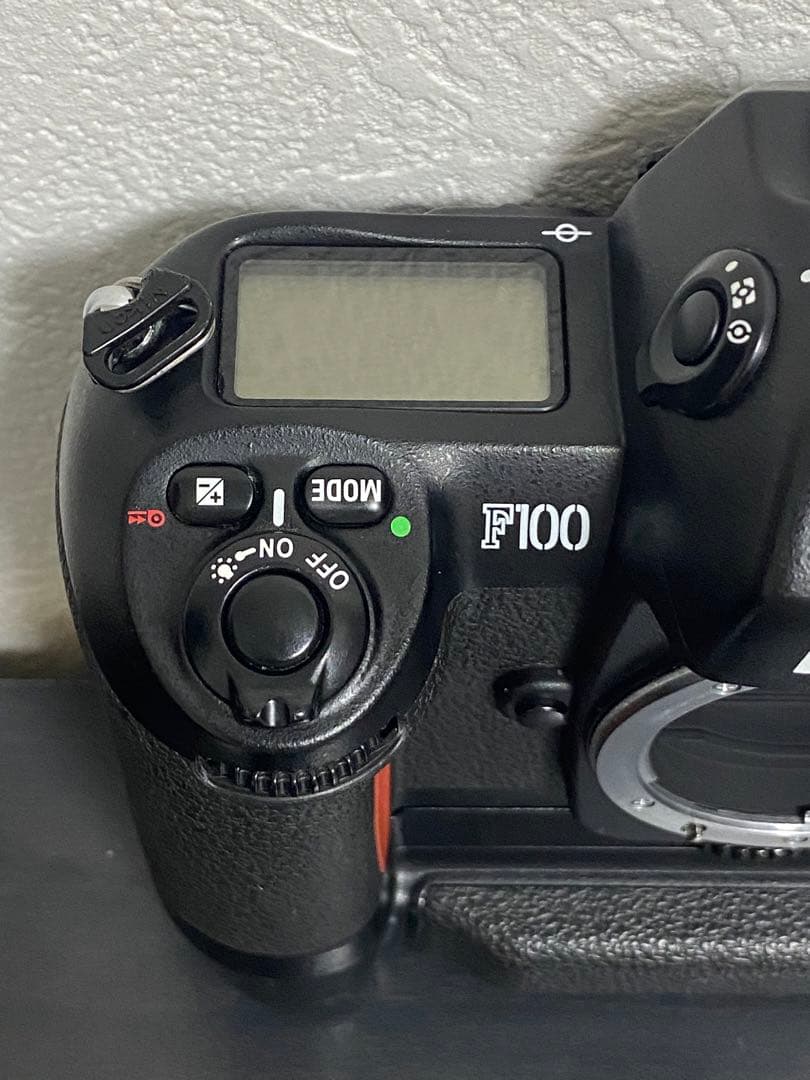 Nikon F100フィルムカメラ　グリップ付き