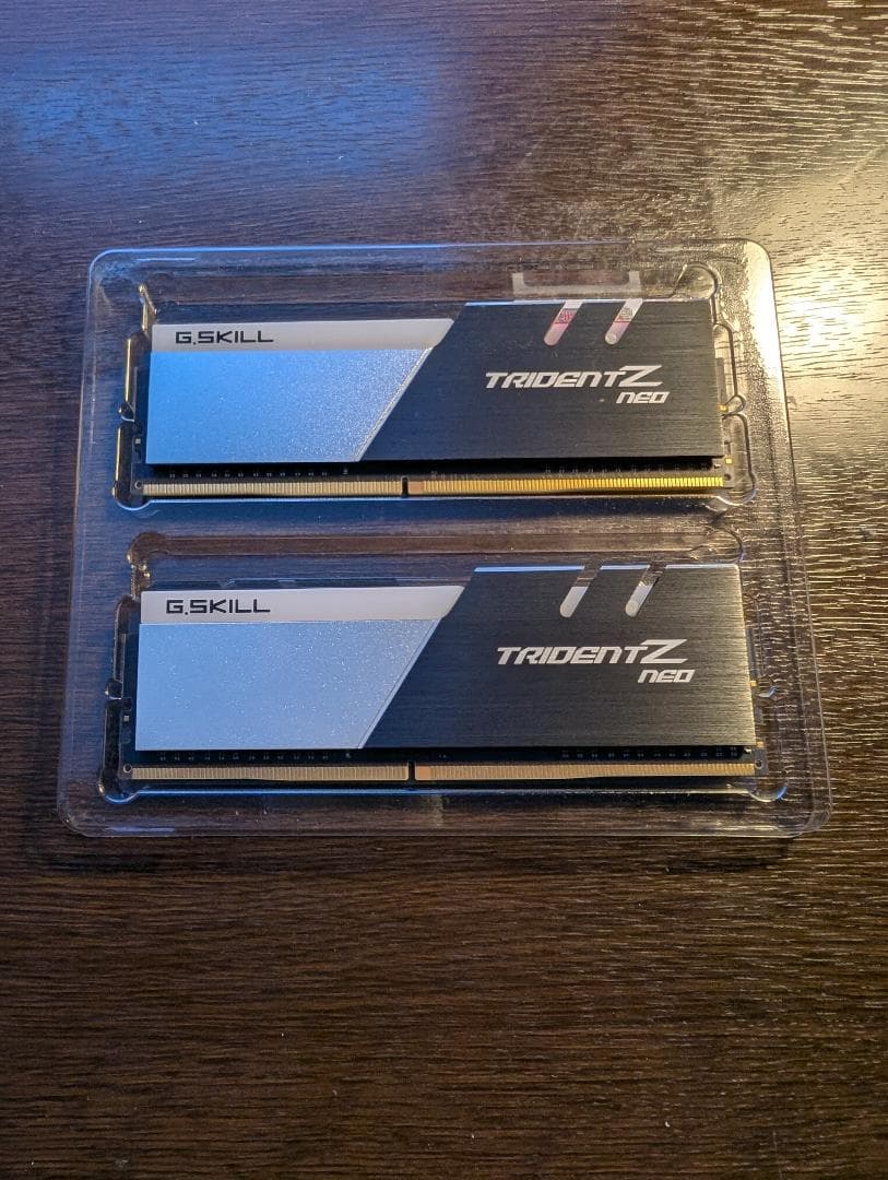 メモリー GSKILL F4-3600C16D-16GTZNC DDR4 16GB