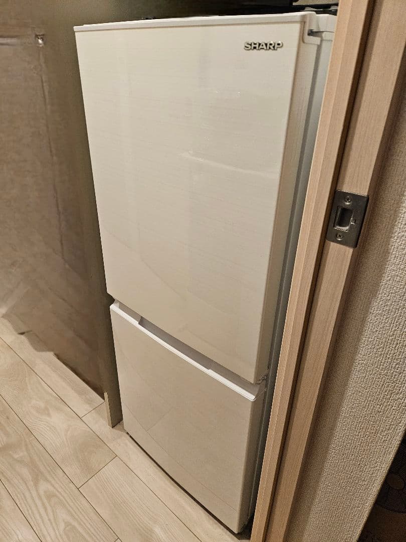 【送料無料/2021年製/美品】SHARP 冷蔵庫 SJ-D15G-W 152L