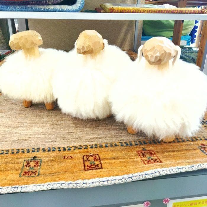 羊の置物　 ウールと木材　インテリア装飾　約30x20×25cm