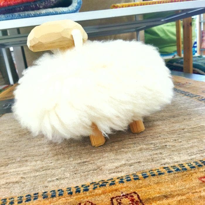 羊の置物　 ウールと木材　インテリア装飾　約30x20×25cm