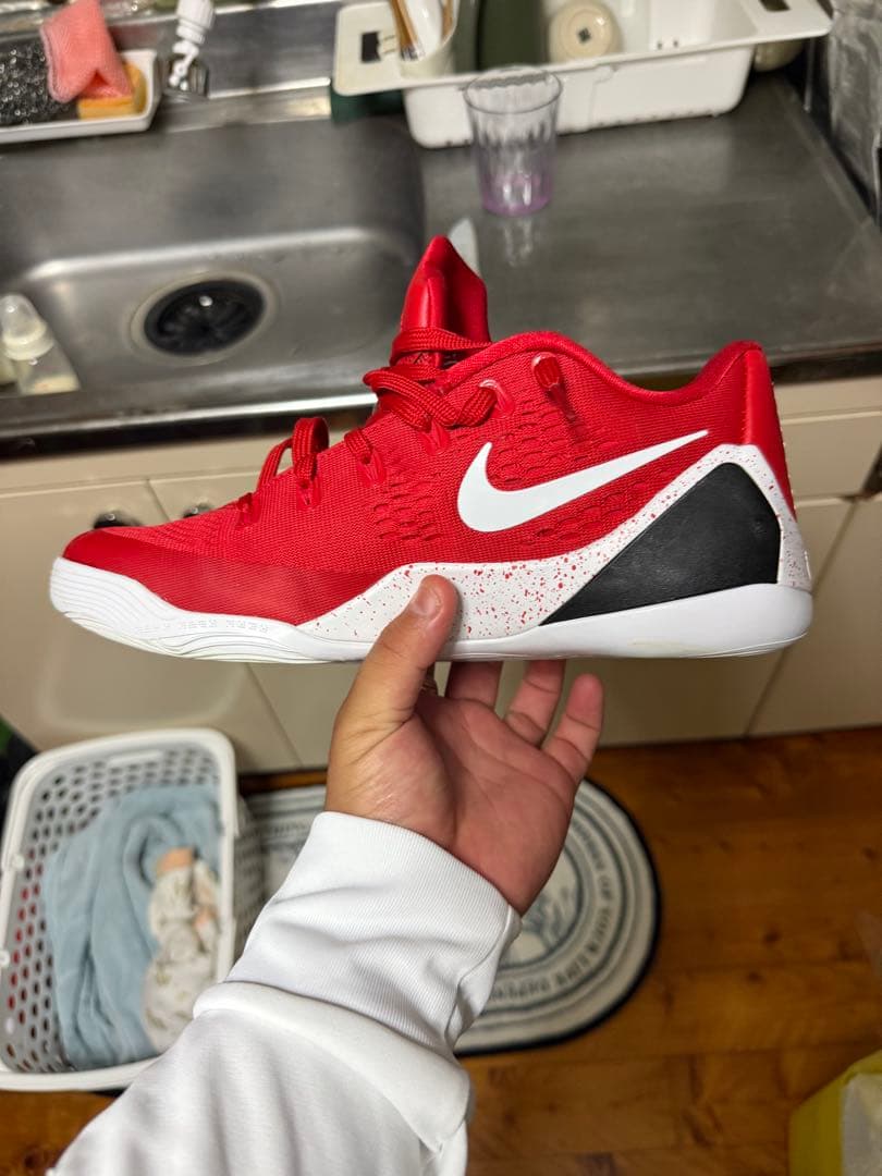 NIKE KOBE レッド スニーカー