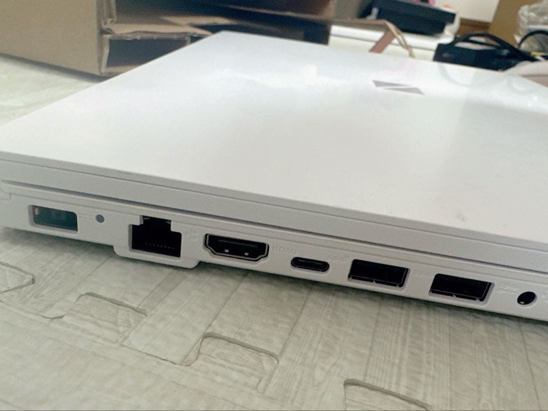 NEC LAVIE PC-N1570GAW [パールホワイト]