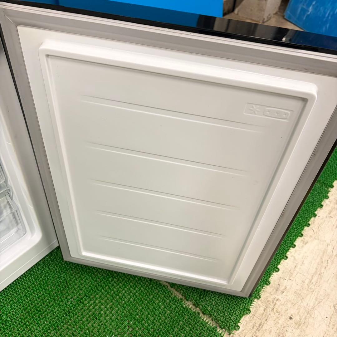 607 極美品　冷蔵庫　200L弱　一人暮らし　右開き　スリムデザイン