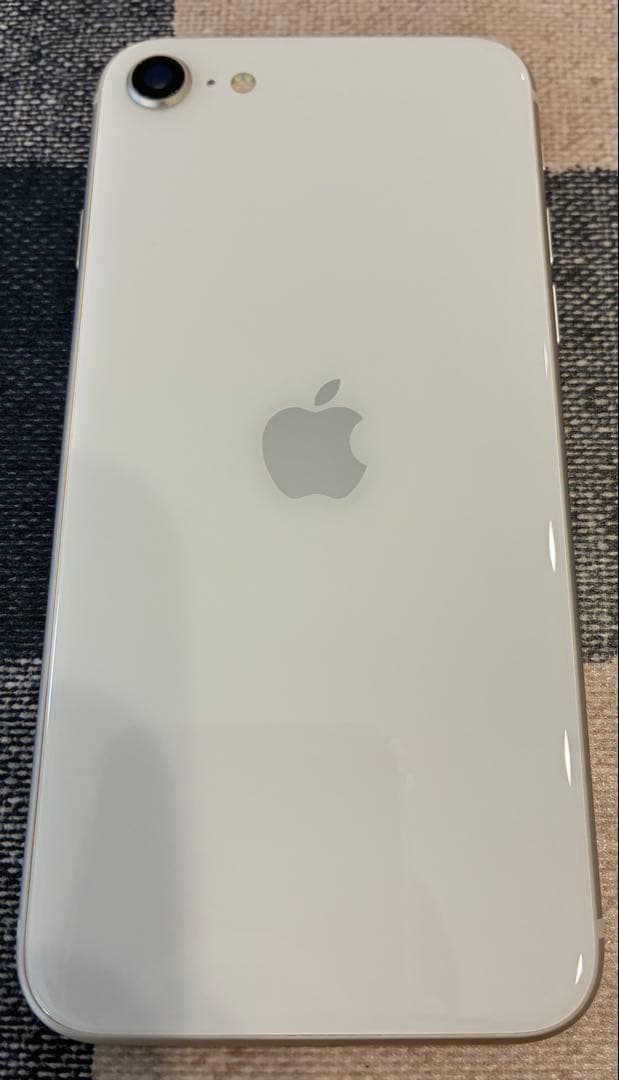 【美品】Apple iPhone SE (第3世代) スターライト64GB