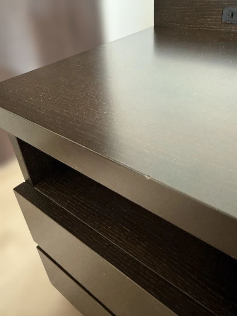 ベッドサイドボード木製コンセント付ダークブラウン