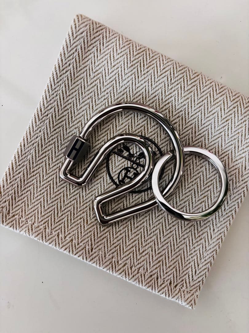 [国内正規店購入] エルメス キーホルダー＜フェール・ア・シュヴァル＞ネイビー