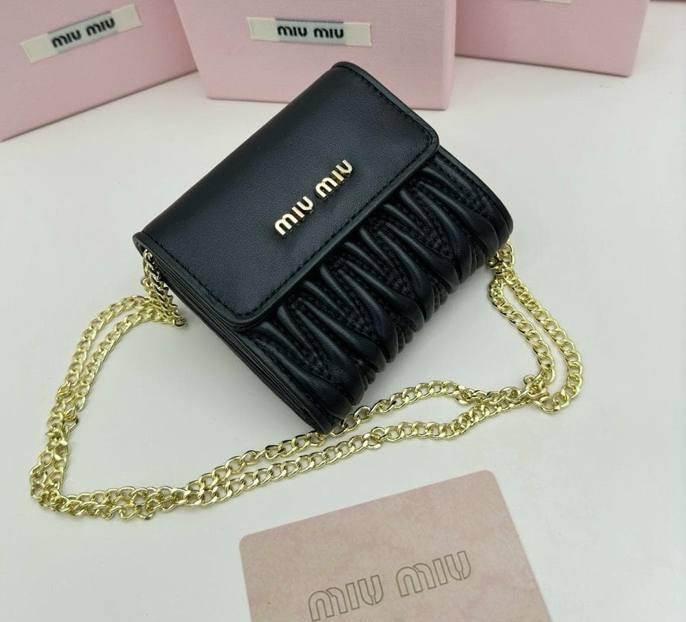 チェーン付きコンパクト財布 箱・保存袋付き 特価