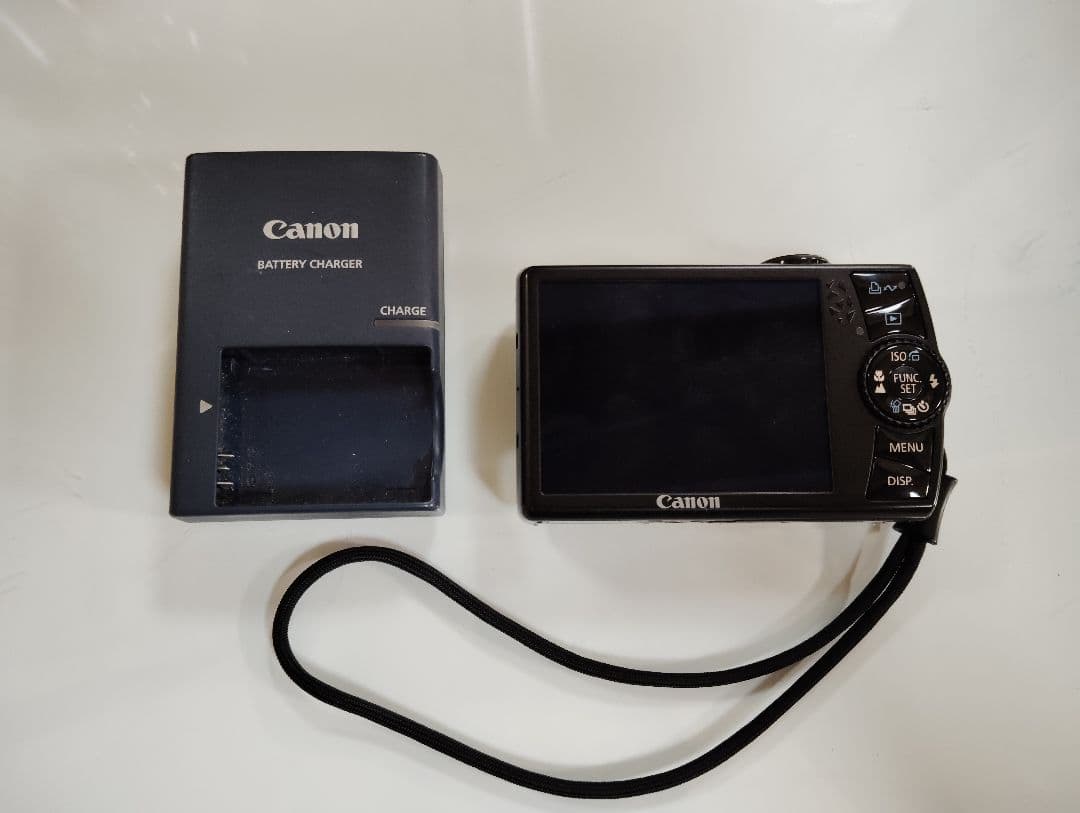 canon ixy digital 920 is　シルバー