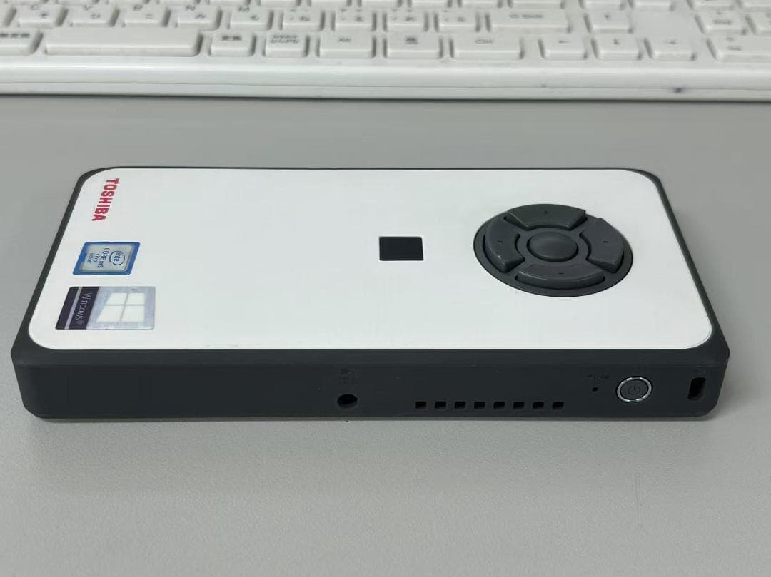 dynaEdge DE100/P m5-6y57 メモリ8GB/SSD256GB