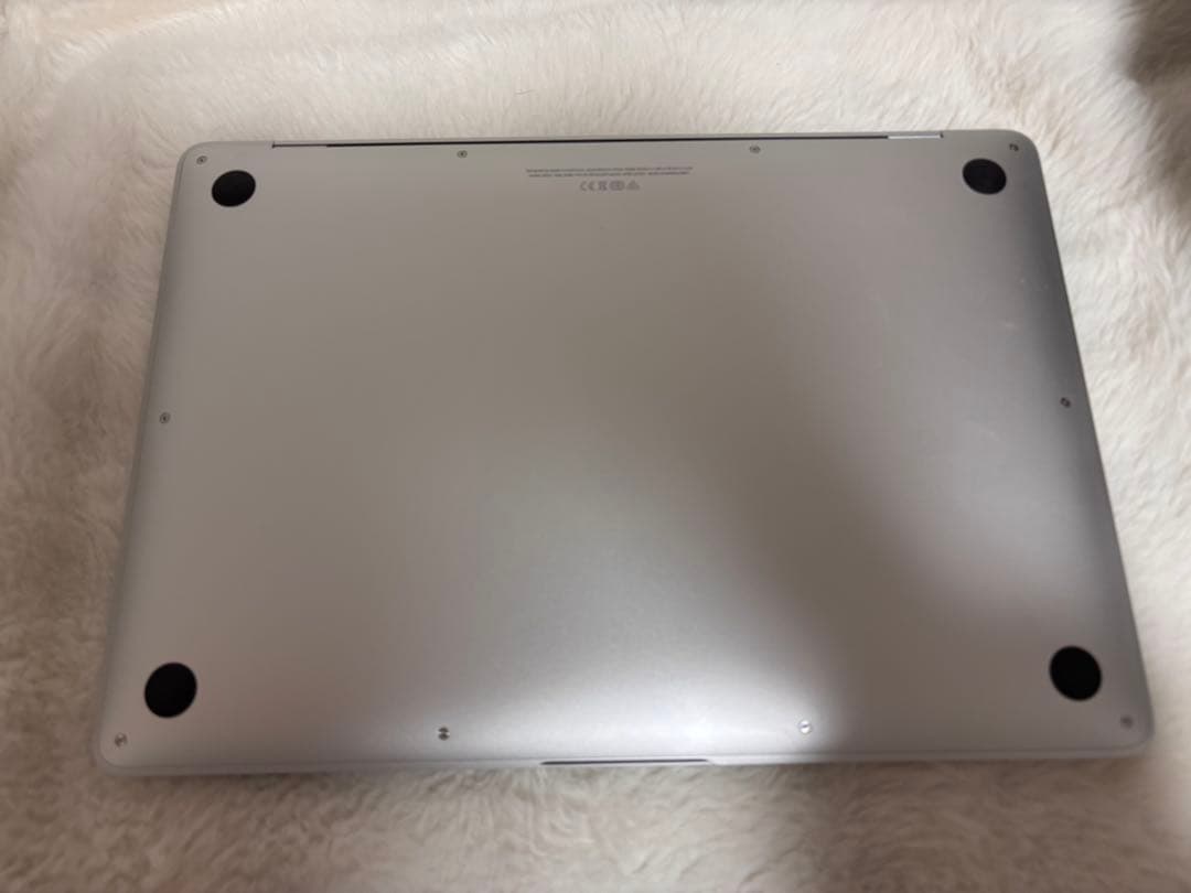 MacBook Air 13インチ　シルバー　256GB 充放電回数13回