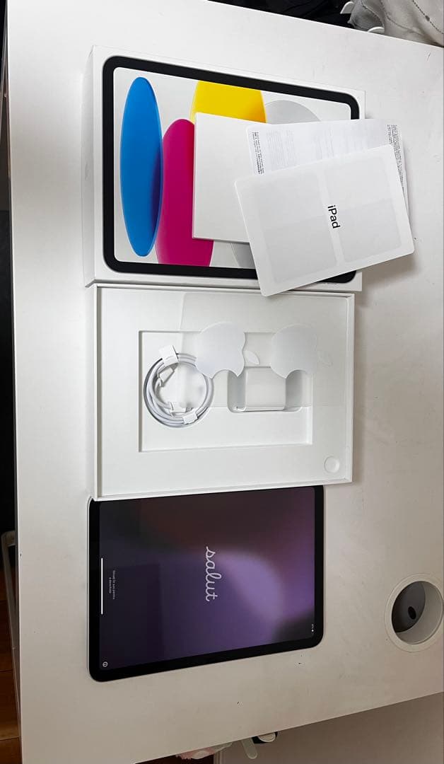 Apple Ipad 10世代 64GB [ほぼ新品] 強化ガラス付き