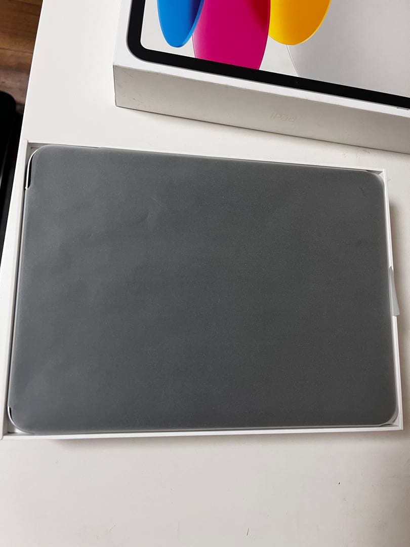 Apple Ipad 10世代 64GB [ほぼ新品] 強化ガラス付き