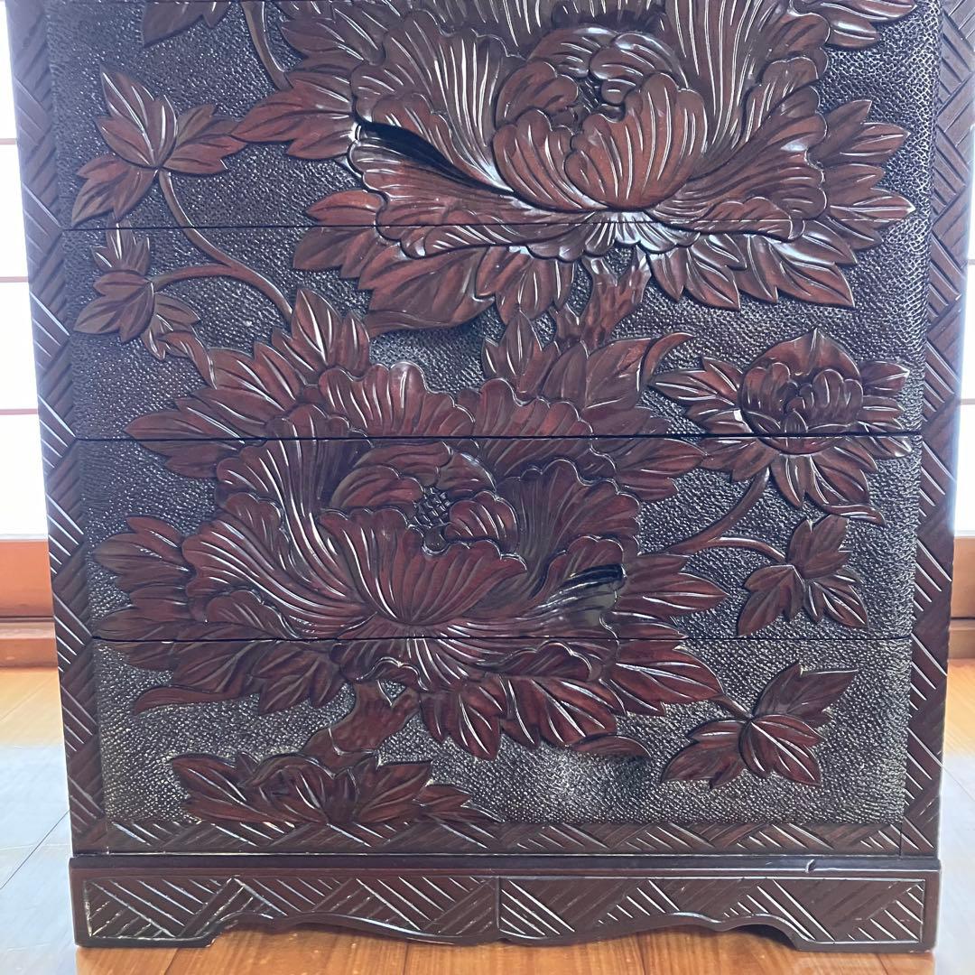 【伝統工芸品】日光彫り 5段棚 木製 小引き出し棚 牡丹の花 彫刻 小物入れ