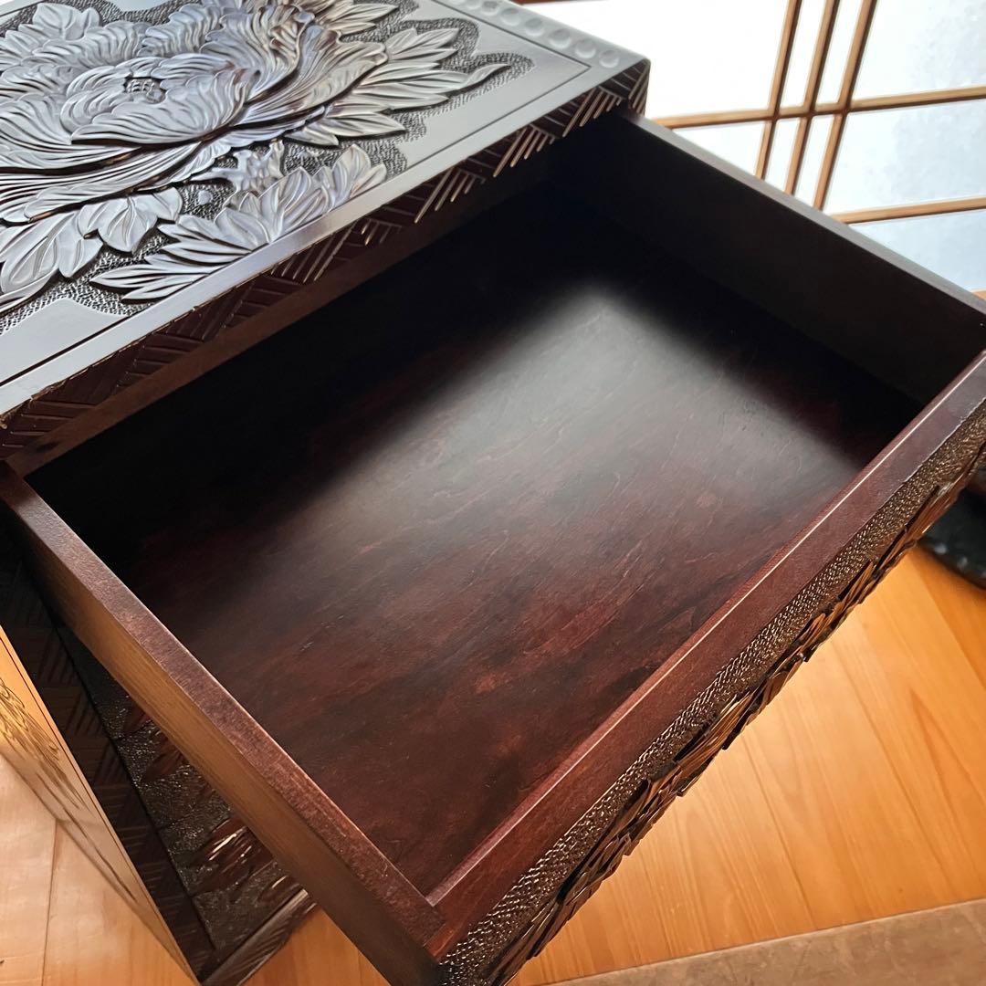 【伝統工芸品】日光彫り 5段棚 木製 小引き出し棚 牡丹の花 彫刻 小物入れ