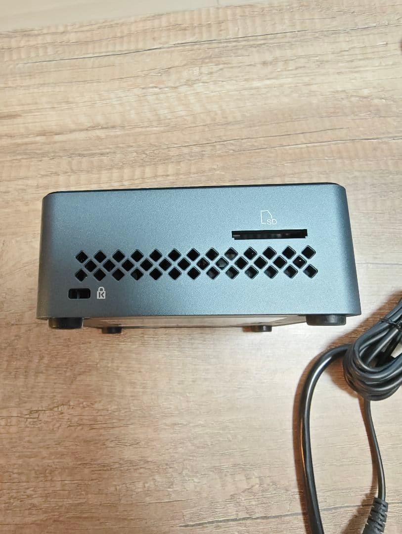 ミニPC Intel NUC Mini PC Kit NUC7CJYHN