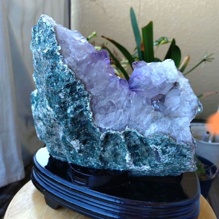 【割引大特価】☆高透明☆ブラジル産アメジストクラスター　約5.5Kg　台座付き！