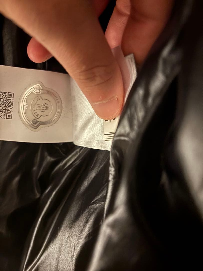 MONCLER ブラックダウンジャケット