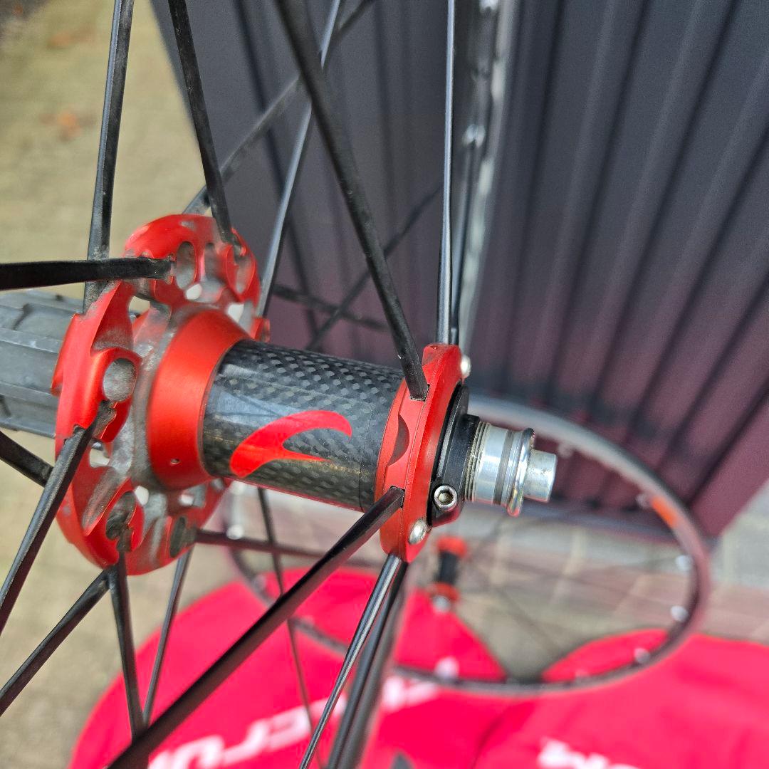 momo　FULCRUM RACING ZERO COMPET