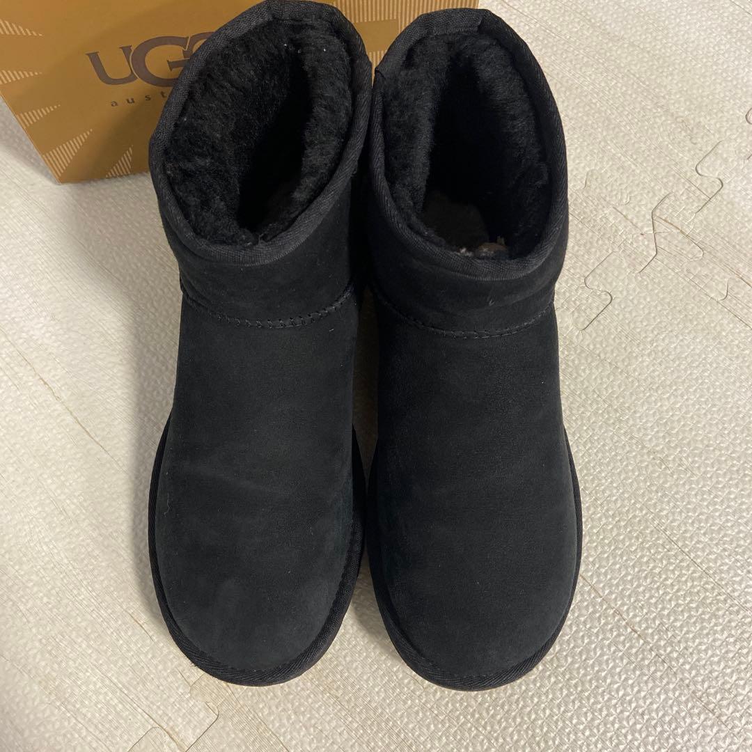 UGG ブラック クラシックミニ　25センチ　38