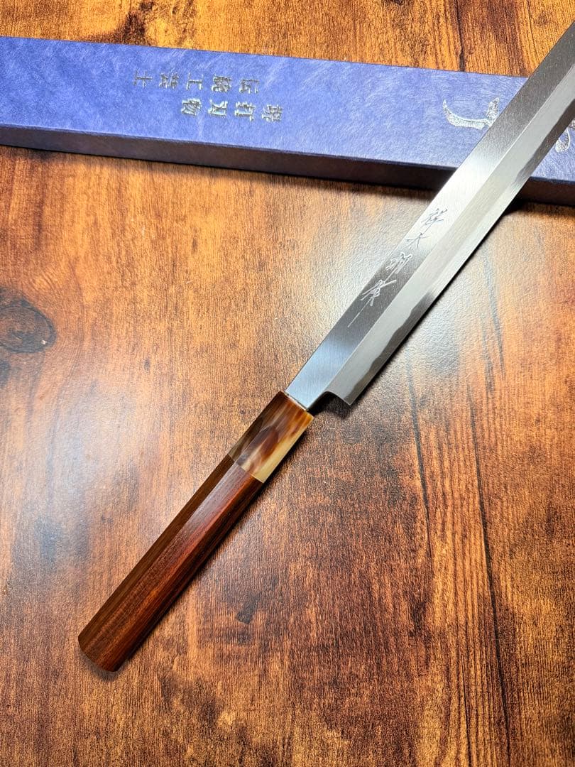 【堺打刃物】　祥太郎作　蛸引 先丸　包丁　尺　白鋼　紫檀白水牛八角柄