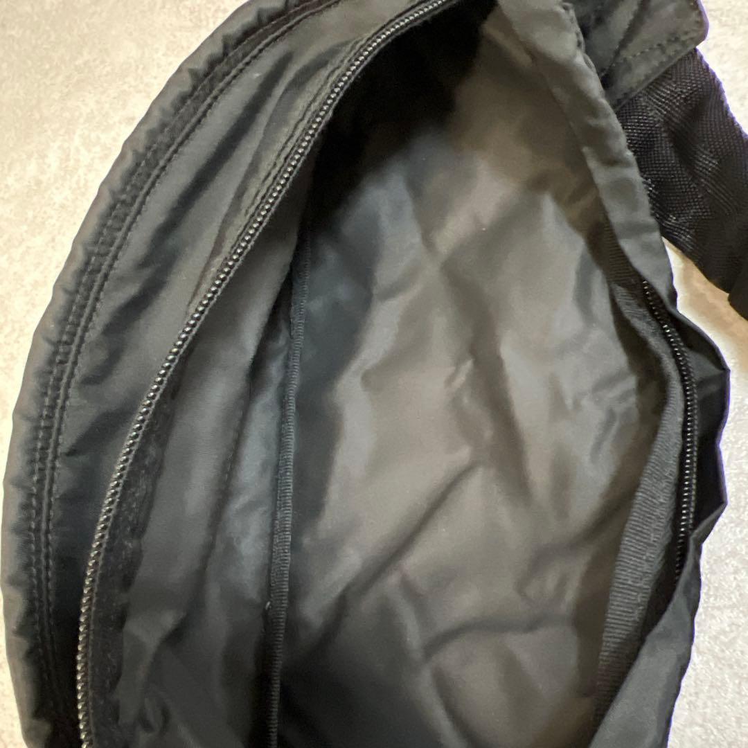 PRADA ブラック ボディバッグ 黒 ナイロン ウエストポーチ