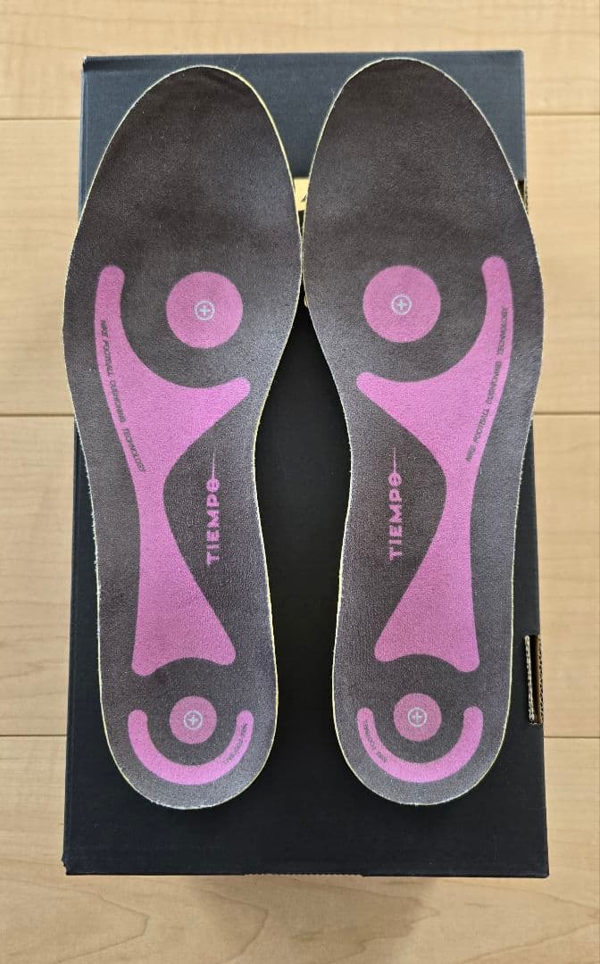 サッカースパイク　ナイキ　ティエンポ