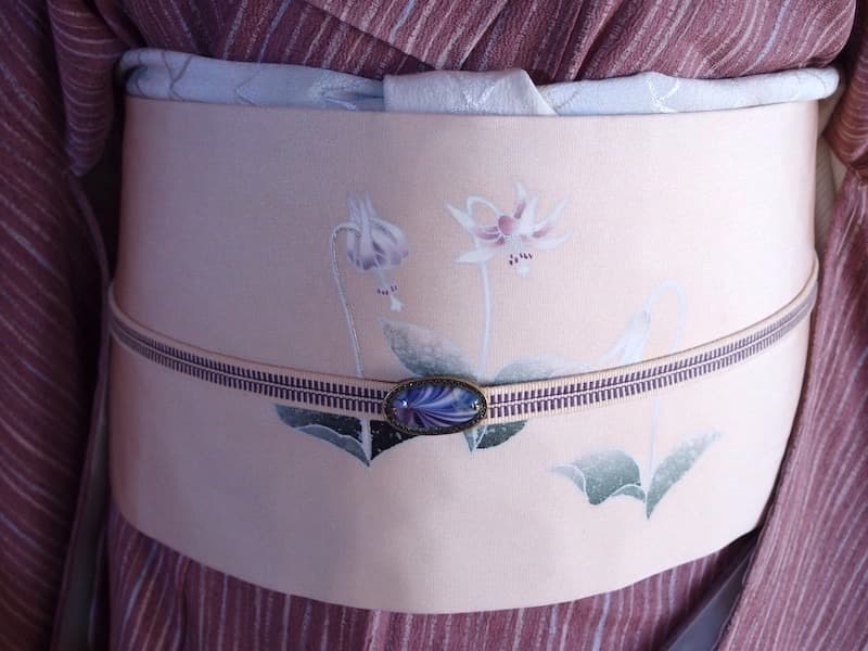 おまとめ専用　塩瀬名古屋帯（カタクリの花）刺繍入　長392 正絹